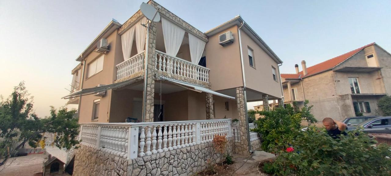 Apartments Adriana Билице Экстерьер фото